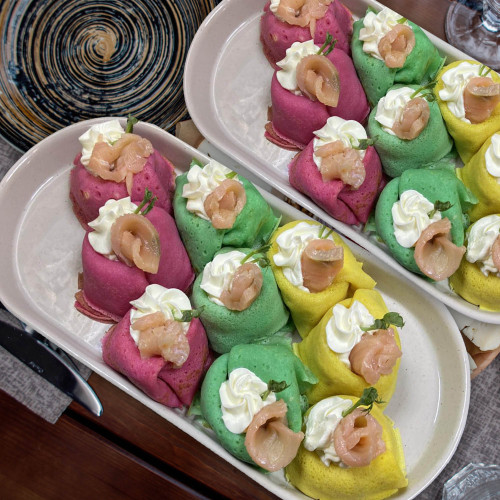 Гніздечко з червоною рибою та крем сиром