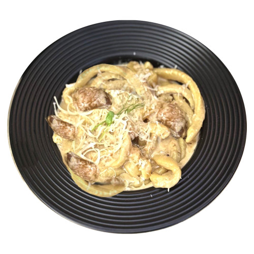 Краяна локшина з білими грибами