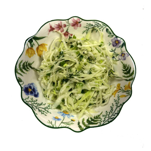 Салатка з молодої капусти